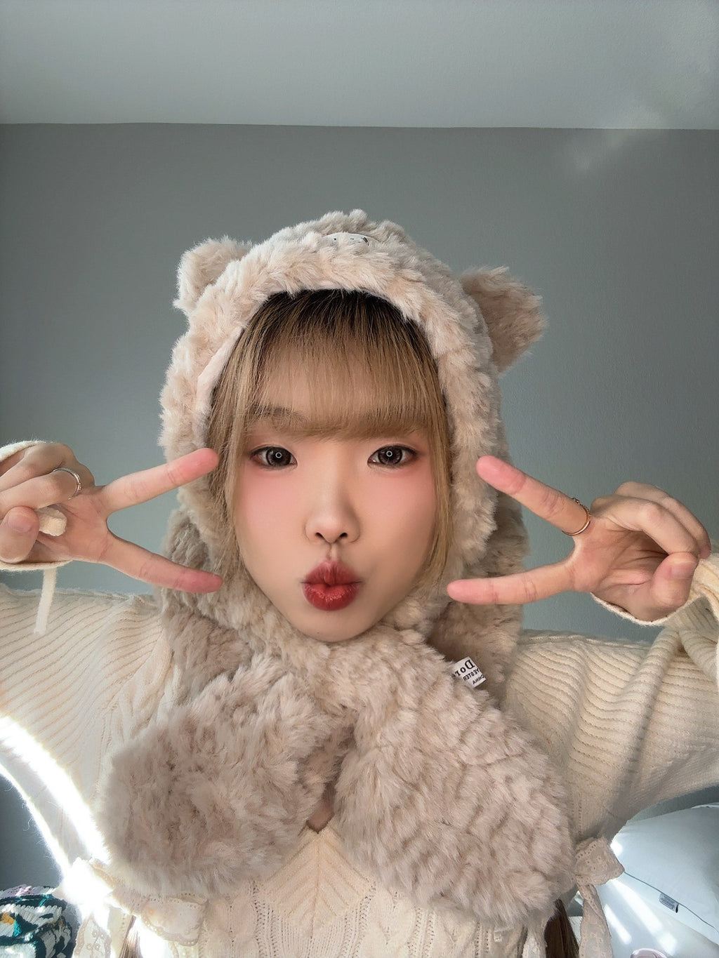 Beige Bear Hood Scarf – Cute Plush Winter Hood icon view.